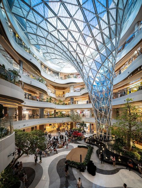 An expansive atrium serves as the heart of this shopping complex. Using unique shapes and materials it brings in natural light and creates a spacious feel for all visitors.  📍Xi'An, China Shopping Center Architecture, Shopping Mall Interior, Mall Facade, Atrium Design, Shopping Mall Design, Shopping Mall Architecture, Retail Architecture, Commercial Complex, Mall Design