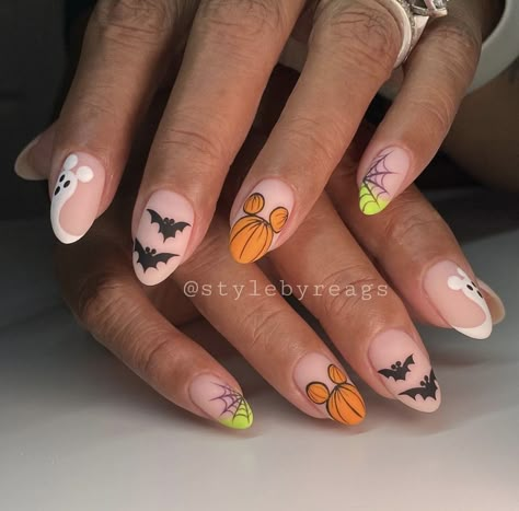 Disney Themed Nails, Disney Halloween Nails, Fall Halloween Nails, Disneyland Nails, Disney Inspired Nails, Disney Acrylic Nails, Florida Nails, Mickey Nails, Spooky Nails