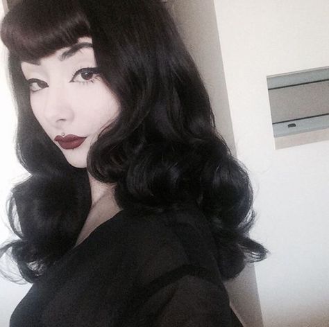 Vintage Hairstyles With Bangs, Mode Rockabilly, Goth Hair, Alt Makeup, Romantic Goth, Gothic Makeup, Goth Makeup, Dita Von Teese, Hair Reference