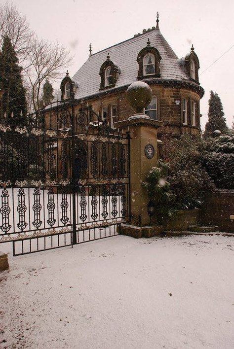 Dark Academia House, Academia House, England House, Castle Aesthetic, Dream Mansion, The Fox And The Hound, Academia Aesthetic, Beautiful Architecture, Beautiful Buildings