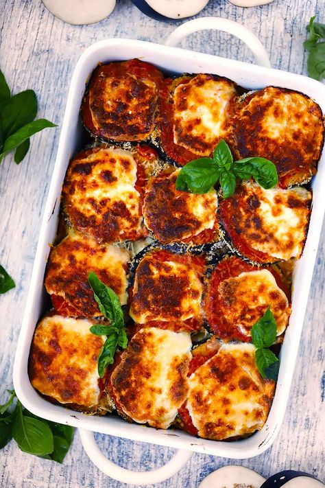 Easy Eggplant Parmesan Baked, Eggplant Baked, Italian Main Course, Oven Baked Eggplant, Easy Eggplant Parmesan, Eggplant Roasted, Sliced Eggplant, Vegetarian Italian Recipes, Eggplant Parmesan Recipe