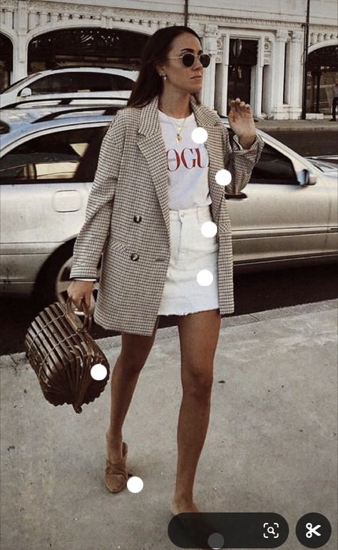 Relaxed Timeless Style, Minimal Shorts Outfit, Timeless Spring Fashion, Work Outfits Summer 2023, Stylish Spring Outfit 2024, Cohesive Outfits, Blazer With Dress Outfit, Paris Outfit Ideas Summer, Chic Spring Style