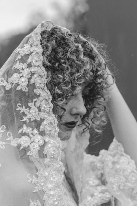 Veil With Curly Hair, Wedding Veil Curly Hair, Curly Hair Bridal Hairstyles With Veil, Curly Hair Veil Brides, Curly Bride Hairstyles With Veil, Curly Bridal Hair With Veil, Curly Hair Veil, Curly Hair With Veil, Curly Hair Bride Hairstyles