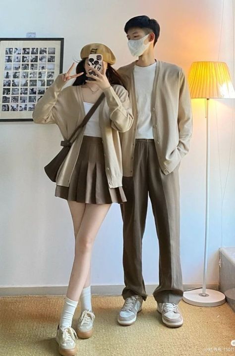 Couple Same Clothes Outfits, Color Cordinate Outfit Couple Ideas, Casual Couples Outfits, Cute Couple Fits, Matching Couple Outfits Korean, Sweet Korean Couple, Matchy Outfit Couple Casual, Couple Outfit Aesthetic, Korean Valentines