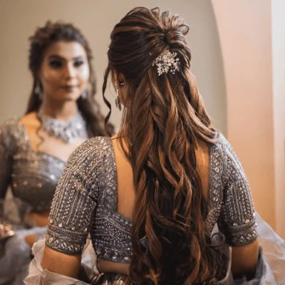 23 Attention-Grabbing Hairstyle For Lehenga - ZeroKaata Studio Reception Hairstyles, Lehenga Hairstyles, Hairstyle Indian Wedding, Bridal Hairstyle Indian, Hairstyle Indian, Bridal Hairstyle Indian Wedding, Hair Style On Saree, Hair Wedding Styles, Open Hair