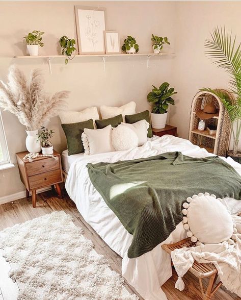 Cozy Home Shots on Instagram: “Hello🙌 Green and good vibes from @rachelkathleen13’s cozy bedroom🌿 Wishing you a happy and healthy Wednesday everyone🌟 #cozyhomeshots…” Redecorate Bedroom, Cozy Room Decor, Room Makeover Bedroom, Small Room Bedroom, Cozy Room, Apartment Room, Room Ideas Bedroom, Room Inspiration Bedroom, Decor Minimalist