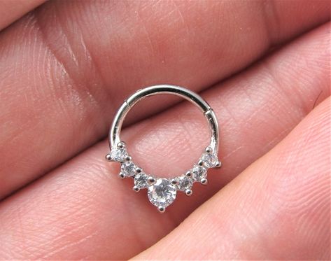 Septum Jewelry Ideas, Septum Piercing Clicker, Pretty Septum Jewelry, Septum Piercing Jewelry Silver, Septum Piercing Jewelry Unique, Pretty Septum Piercing, Septum Jewelry Aesthetic, Septum Piercing Women, Bijoux Piercing Septum