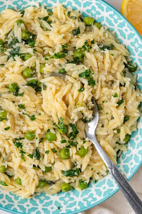 This Lemon Orzo is bright, zesty and makes a perfect side or cozy main. It's made in the one-pot in 20 minutes and includes peas, spinach and parmesan for extra flavor and creaminess without any cream Orzo Creamy, Creamy Orzo Recipes, Pasta With Lemon, Veggies And Rice, Gluten Free Side Dishes, Greek Lemon Potatoes, Gluten Free Side, Quick And Easy Food, Gf Dinner