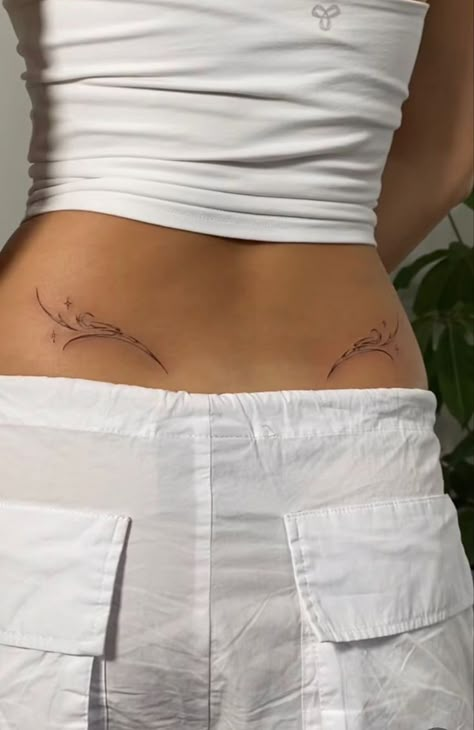 Tramp Stamps, Tattoo Modern, Tato Minimal, Waist Tattoos, Petite Tattoos, Tattoos For Black Skin, Stomach Tattoos, Cute Tattoos For Women, Back Tattoo Women