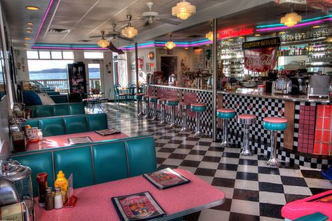 Nifty Fifties Ice Cream Shop-Port Townsend My husband  I go here every time we're in town... Milkshake Shop, Diner Aesthetic, Ice Cream Business, Ice Cream Decorations, 50s Diner, Diner Decor, Vintage Diner, Retro Cafe, Vintage Ice Cream