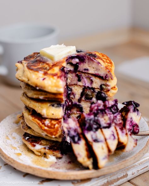 There is nothing more comforting than a stack of fluffy pancakes. It gets even better when they are easy to make in just one blender, with budget-friendly simple ingredients like rolled oats, bananas, and cottage cheese. To kick it up a notch, we are adding juicy blueberries for a burst of summer flavor. Banana And Cottage Cheese, Cottage Cheese Kodiak Pancakes, Blueberry Cottage Cheese Pancakes, Cottage Cheese Banana Pancakes, Cottage Cheese Whipped, Recipes Using Cottage Cheese, Banana Cottage Cheese, Cottage Cheese Blueberry, Pancakes With Cottage Cheese