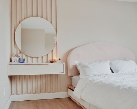 DIY wood slat wall with built in floating vanity/nightstand Floating Vanity Table Bedroom, Nightstand On Wall, Bedroom Built In Vanity, Floating Dressing Table Ideas, Shelf Vanity Ideas, Vanity As Nightstand, Vanity Wall Ideas, Floating Vanity Bedroom, Floating Shelf Vanity