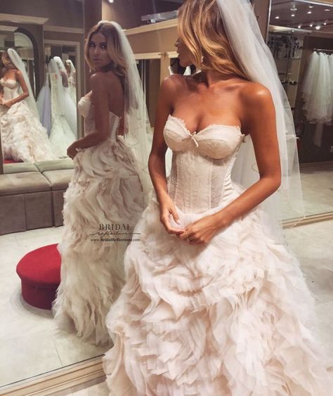 Bridal gown Pretty Wedding Dresses, Dream Wedding Ideas Dresses, Bridal Dress Design, A Wedding Dress, Wedding Mood, Dreamy Wedding, Pretty Wedding, Glam Dresses, Wedding Dress Inspiration