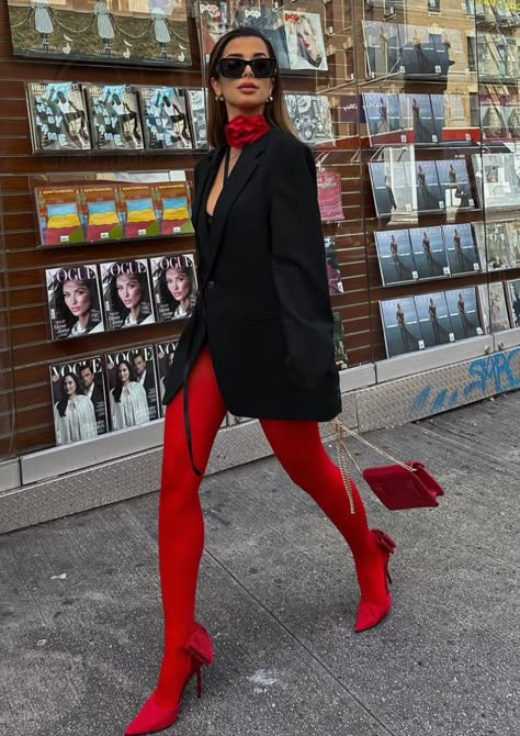 Red Tights Outfit, Red Pantyhose, Red Tights, Red Stockings, Colored Tights, Looks Black, Looks Street Style, Tights Outfit, Mode Inspo