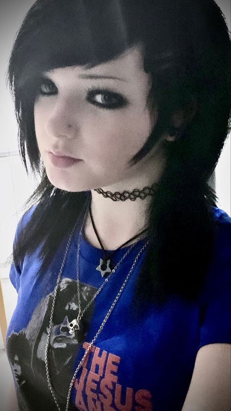 Scene Makeup Looks 2007, 2000 Emo Makeup, Early 2000s Emo Makeup, Early 2000s Emo Aesthetic, Scene Kid Makeup, Scene Makeup 2007, Simple Emo Outfits, 2000s Emo Makeup, Scenemo Hair