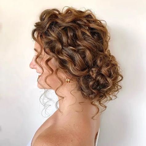 Naturally Curly Messy Bun wedding hairstyle Curly Hair Updo Wedding, Naturally Curly Updo, Messy Bun Curly Hair, Naturally Curly Hair Updo, Bridesmaid Hair Curly, Low Bun Wedding Hair, Curly Bridal Hair, Curly Hair Up, Wedding Hairstyle Ideas