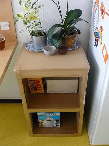 Make an endtable out of cardboard — ENTIRELY out of cardboard! | Offbeat Home.  This might be useful for some crazy furniture in the future! Waterproofing Cardboard, Cardboard Projects, Cardboard Ideas, Cardboard Creations, Cardboard Diy, Cardboard Crafts Diy, Diy Storage Boxes, Bookshelves Diy, Diy Cardboard Furniture