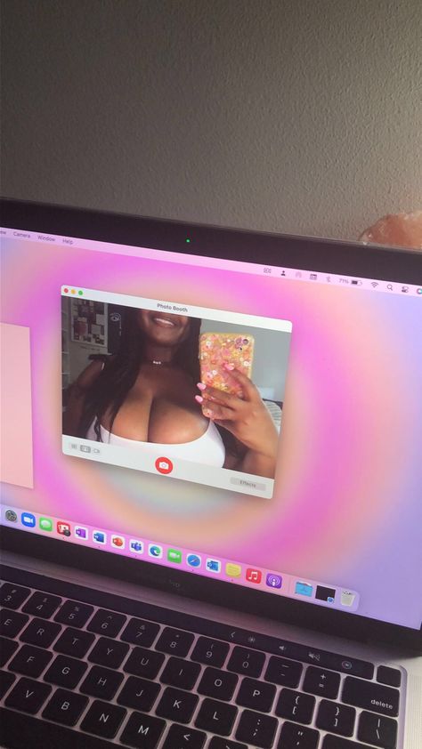 #macbook #selfie #aesthetic Mac Book Photobooth Selfie, Photo Booth Macbook Selfie, Macbook Selfie Aesthetic, Macbook Selfie, Aesthetic Macbook, Selfie Aesthetic, Body Photography, Camera Selfie, Mac Book