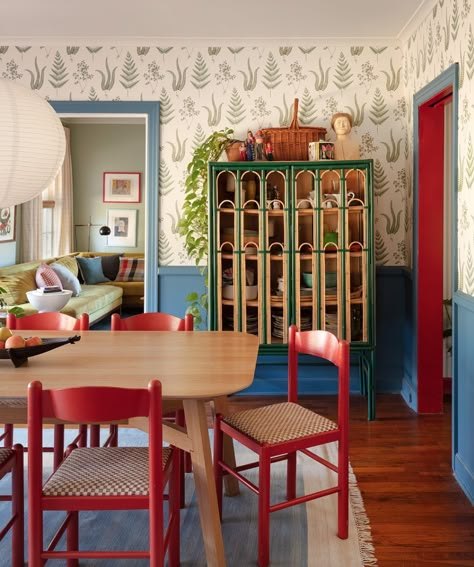 Quirky Room Decor, Quirky Room, Green Dining Room, Deco Retro, Dining Room Inspiration, Eclectic Interior, Eclectic Home, Dining Room Design, House Inspiration