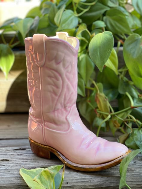 Baylor Dorm, Cowboy Boot Vase, Boot Vase, To Do Ideas, Cowgirl Decor, Boots Diy, Craft Challenge, Clay Arts, Color Me Mine