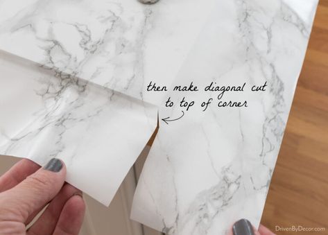 How to fold the corners of your marble contact paper countertops Contact Paper On Desk, Her Office Ideas, 90s Home Update, Contact Paper Countertops, His Her Office, Paper Countertops, Desk Renovation, White Laminate Countertops, Contact Paper Ideas