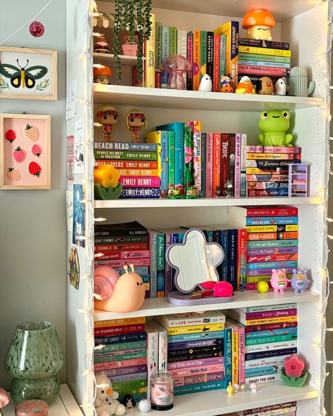 The last time my shelves will look like this til next spring!! I’m getting ready for spooky season! Do you decorate your shelves for each season? My spring & summer shelves look pretty much the same and then I go all out for fall & winter Library Book Shelves Aesthetic, Book Shelves Decoration, Books Room Aesthetic, Decorating Shelves In Bedroom, How To Style Bookshelves, Bookshelf Styling Aesthetic, Bedroom With Library, How To Decorate Shelves, Cute Bookshelf Ideas