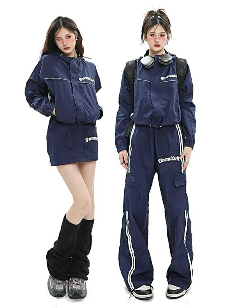 Athlete Outfit, Sporty Elegant Style, Japanese Streetwear Women, Sporty Y2k, Y2k Sporty, Korean Casual Outfits, Japanese Streetwear, Poses References, Sporty Outfits