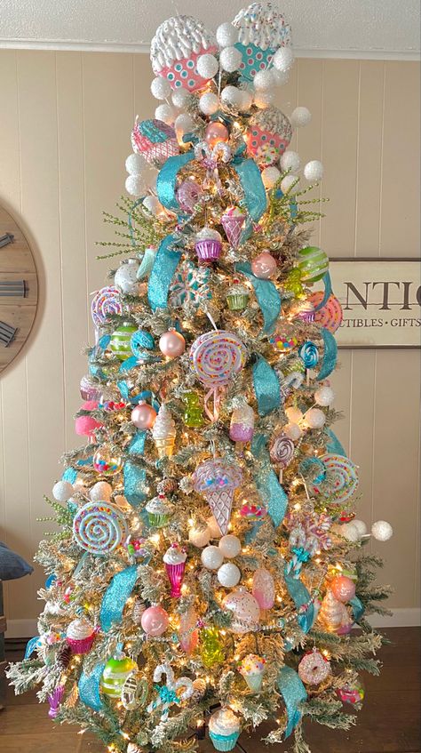 Sweet Treats Christmas, Candyland Tree, Treats Christmas, Purple Christmas Tree, Christmas Tree Inspo, Candy Christmas Tree, Christmas Tree Decorating Themes, Pastel Christmas, Blue Christmas Tree