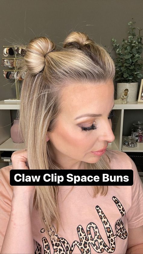 Pigtail Buns Half Up Half Down, Butterfly Clip Space Buns, Space Buns Hairstyle Tutorials, Claw Clip Pigtails, Space Buns With Clips, Space Buns Half Up Half Down Tutorial, Space Buns Tutorial Half Up, Spacebuns Tutorial, Half Up Space Buns Short Hair