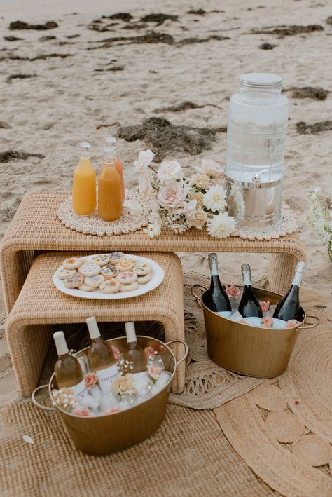 Bridal Picnic, Bridal Shower Picnic, Picnic Business, Luxury Picnics, Picnic Inspo, Picnic Birthday Party, Luxury Picnic, Birthday Picnic, Beach Bridal Showers