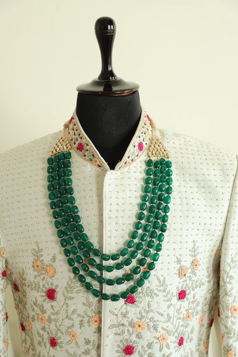 Men Indian Outfit, Emerald Necklace Indian, Men Ethnic Wear, Groom Wedding Jewellery, Stole For Men, Coconut Jewelry, India Necklace, Wedding Outfits For Groom, Indian Shoes