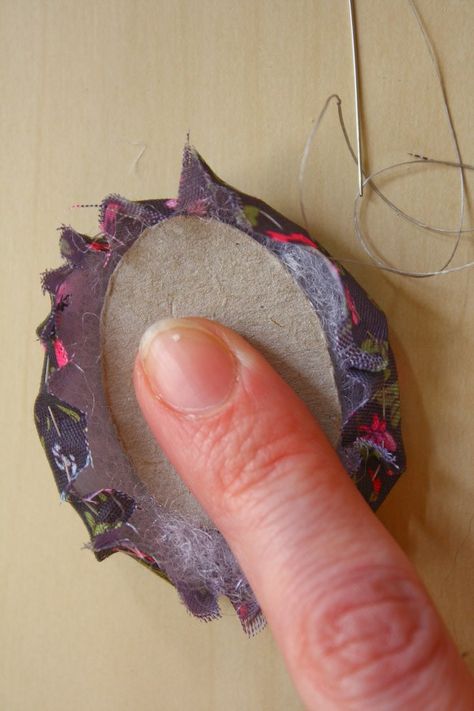 Textile Bug Brooch DIY Fabric Brooches Diy Tutorials, Bug Brooch, Diy Textiles, Scrap Fabric Crafts, Fiber Crafts, Fabric Brooch, Brooch Diy, Jewelry Organizers, Brazilian Embroidery