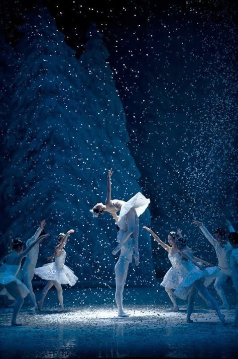 The Nutcracker Snowflakes, Snowflakes Nutcracker Ballet, Nutcracker Ballet Background, Ballet Winter Aesthetic, Christmas Wallpaper Nutcracker Ballet, Christmas Ballet Wallpaper, Nutcracker Wallpaper Aesthetic, Ballet Christmas Wallpaper, The Nutcracker Aesthetic Wallpaper