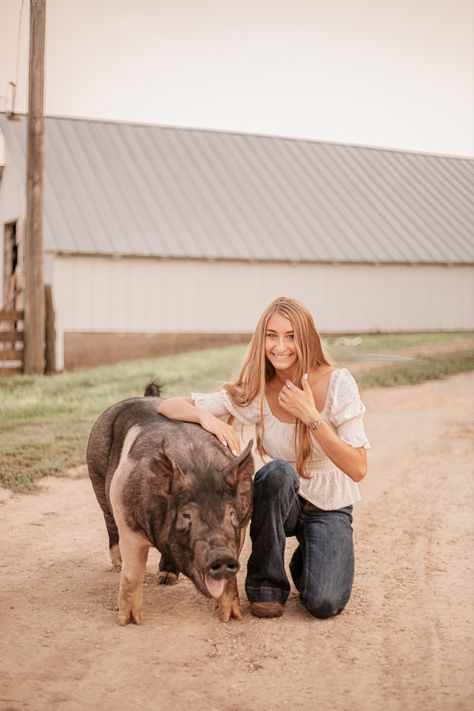 Ffa Pig Pictures, Ffa Show Pigs, Livestock Photography Senior Pics, Livestock Senior Pictures Pigs, Show Pig Senior Pictures, Senior Pictures With Pigs, Livestock Show Outfits Pigs, Ffa Senior Pictures Livestock, Animal Senior Pictures