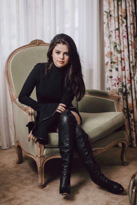 SELENA GOMEZ Selena Gomez With Fans, Celebrity Boots, Selena Gomez Outfits, Selena Gomez Photos, Selena Gomez Style, Selena Gomez Pictures, Selena G, David Koma, Lauren Jauregui