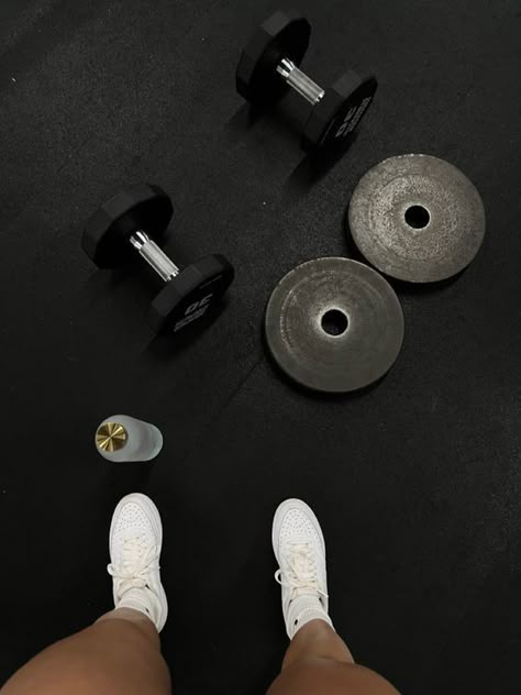 Gym Hype Aesthetic, Vision Board Ideas Aesthetic Pictures Workout, Workout Athstetic, Weightlifting Girl Aesthetic, Fitness Moodboard Aesthetic, Gym Asethic Wallpaper, Going To The Gym Aesthetic, Personal Trainer Aesthetic Girl, Protein Aesthetic Gym