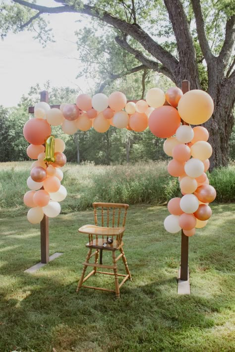 Babies first birthday party balloon arch decor Balloon Garland One Year Old, Outdoor Birthday Balloon Decor, 1st Birthday At Park, Park Balloon Decorations, First Birthday Outdoor Theme, Backyard 1st Birthday Party Girl, First Birthday Park Party, First Birthday At The Park, 1st Birthday Party Activities Outdoor