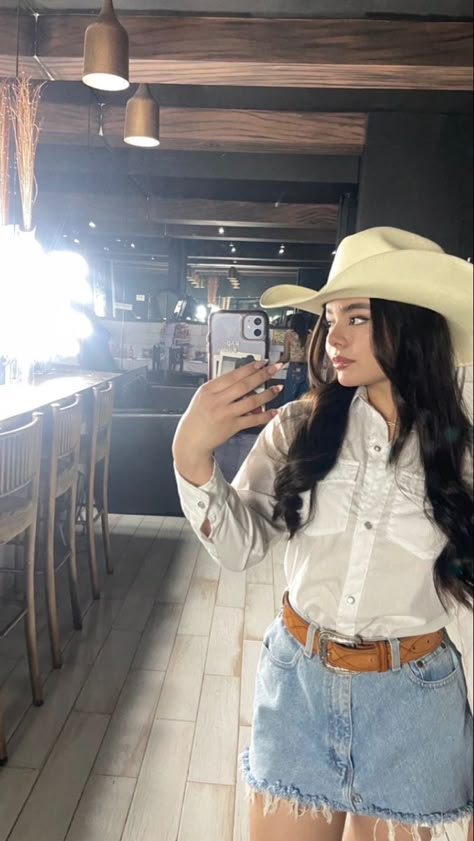 Rancho Outfits For Women, Outfit Rancho Mujer, Look Agro, Outfit Ranchero, Outfits Rancheros Mujer, Vaqueras Aesthetic, Ootd Vaquero, Outfit Vaquera, Vaquero Outfit