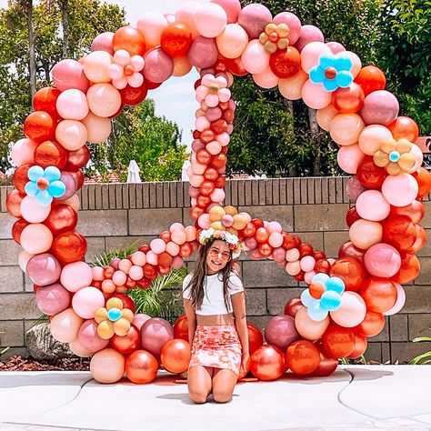 5 Is A Vibe Balloons, Peace Love Party Theme, Peace Sign Balloon Arch Diy, Peace Balloon Arch, 70s Flower Power Party, Groovy Aesthetic Birthday, 70s Balloon Garland, 60s Themed 60th Birthday Party, Groovy Photo Backdrop