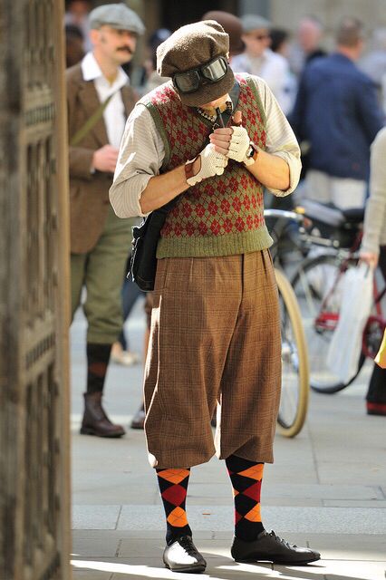 London Tweed Run. Ewan McGregor Fantasy Pose, Tweed Ride, Tweed Run, Stylish Socks, Clothes Reference, Ewan Mcgregor, Pose Ref, Mode Vintage, Mode Inspiration