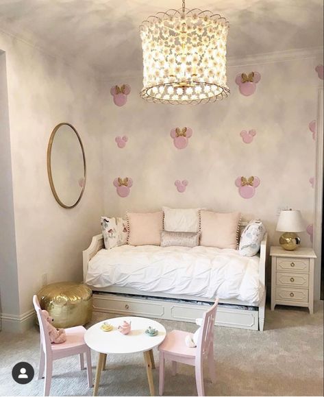 Frozen Girls Room, Minnie Mouse Bedroom Decor, Minnie Bedroom, Minnie Mouse Room Decor, Bedroom Playroom Ideas, Princess Rooms, Minnie Mouse Room, Sage Room, Minnie Mouse Nursery