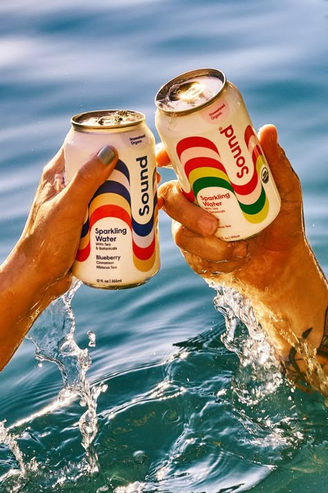 Colorful and energetic poolside lifestyle campaign for beverage brand Sound. Photography by Louise Palmberg / www.louisepalmberg.com Beverage Photography Ideas, Sound Photography, Beer Images, Beer Photography, Beverage Photography, Summer Shoot, Lifestyle Shoot, Drink Photo, Summer Campaign