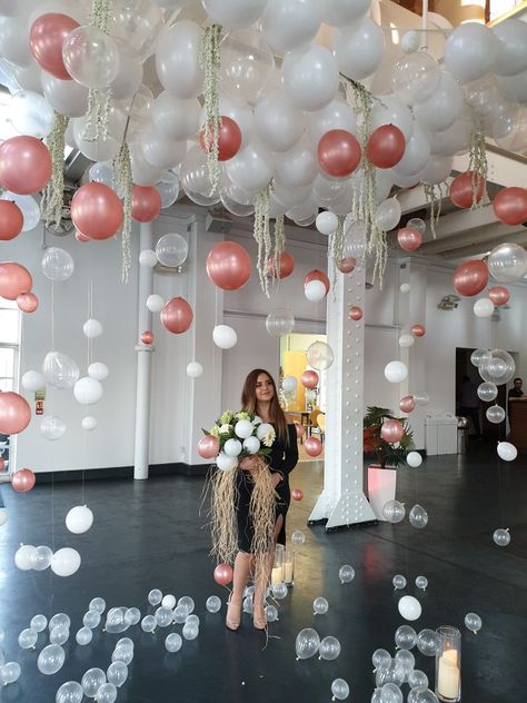 Birthday Party Decorations Balloons Ceilings, Ceiling Party Decor Ideas, Floating Balloon Decorations, Hanging Balloons From Ceiling, Ceiling Decorations For Party, Ceiling Balloon Decorations, Tiffany Birthday Party, Wedding Ceiling Decorations, Tiffany Birthday