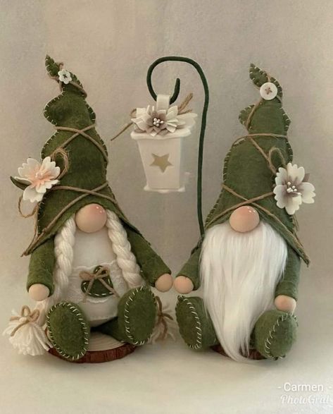 Nightmare Before Christmas Gnome, Gnome Projects, Winter Happiness, Wine Glass Wall, Spring Gnomes, Glass Art Ideas, Gnome Crafts, Holiday Gnomes, Easter Gnomes