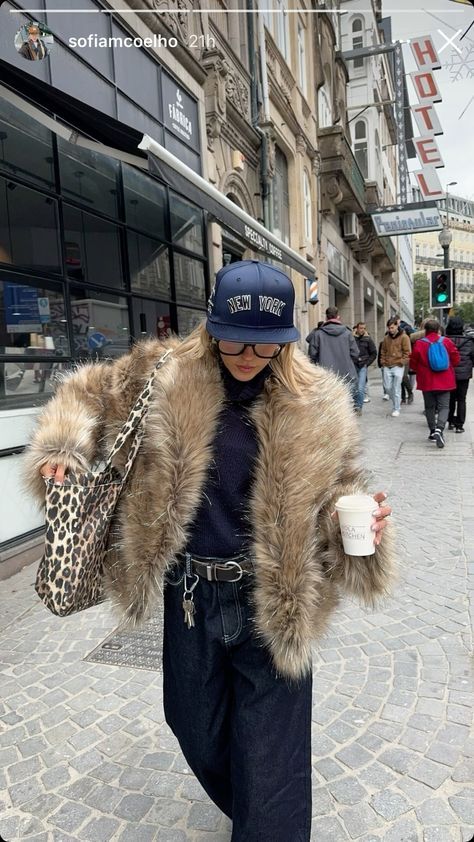 Fur Jacket Outfit, Fur Coat Outfit, Fur Jacket Women, High Street Style, Coat Outfits, Mode Inspo, Fur Fashion, 가을 패션, High Fashion Street Style