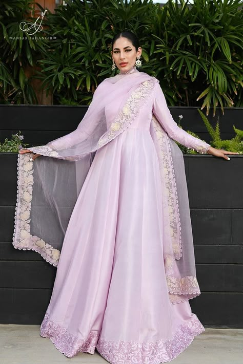 Desi Fits, Anarkali Dress Pattern, Desi Outfits, Pakistani Fashion Party Wear, Pakistani Fancy Dresses, Pakistani Dresses Casual, Desi Fashion Casual, Indian Dresses Traditional, Traditional Indian Outfits