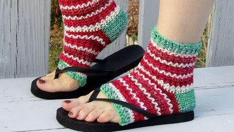 With These Toeless Socks, Any Season Can Be Flip-Flop Season | Mental Floss Crochet One Skein Projects, Crochet One Skein, One Skein Projects, Toeless Socks, Crochet Flip Flops, Crochet Socks Pattern, Flip Flop Socks, Sales Ideas, Knit Slippers