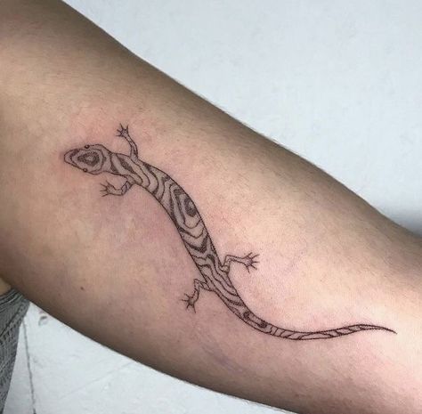 Skink Lizard Tattoo, Animal Tattoos Patchwork, Little Lizard Tattoo, Tiny Lizard Tattoo, Animal Patchwork Tattoo, Small Lizard Tattoo, Newt Tattoo, Leopard Gecko Tattoo, Skink Tattoo