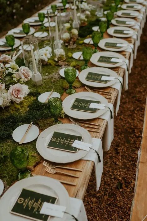 Enchanting Forest Wedding Decor: Rustic, Boho, and Magical Ideas for Your Dream Day Forest Wedding Dinner Table, Wedding Sit Down Dinner, Wedding Inspiration Forest, Fall Forest Wedding Reception, Enchanted Forest Wedding Place Setting, Enchanted Forest Place Setting, Forest Themed Wedding Reception, Forest Wedding Place Setting, Forest Wedding Locations