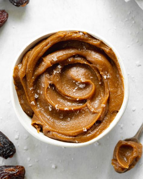 Date Caramel Sauce, Vegan Basics, Dates Recipes, Healthy Caramel, Date Caramel, Caramel Apple Dip, Caramel Dip, Vegan Caramel, Date Recipes